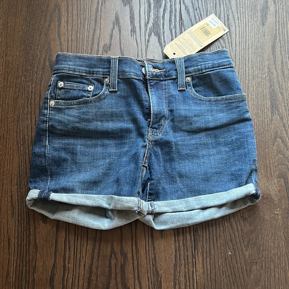 Brand new women’s Levi’s shorts what tags